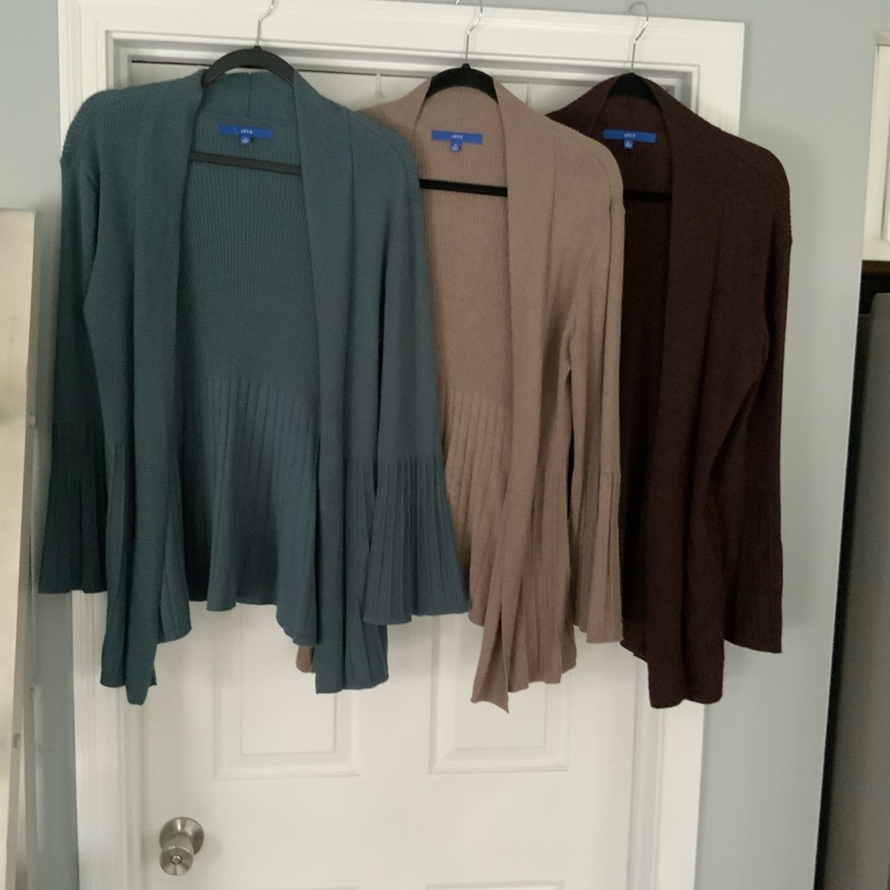 Apt 9 Sweaters. Medium